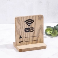 Support de table en bois beige pour affichage des noms des aliments dans la cuisine