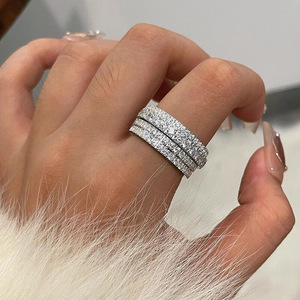 Anello a fascia intera dal design classico per donna - Product Image 2