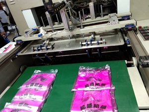 ماكينة صنع أكياس تي شيرت موديل جديد ، ماكينة عالية السرعة ، ترتيب PE من الصين باللغة الإنجليزية - Product Image 6