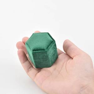 Basso Moq 2 pz esagonale scatola di anello di velluto all'ingrosso Logo personalizzato 3 slot scatola di anelli portagioie per donne - Product Image 5