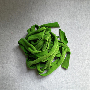Venta Directa de Retazos de Tela de Algodón y Terileno de Primera Calidad, Color Verde Loro, Trapos Usados de Venta Caliente, Residuos Textiles - Product Image 5