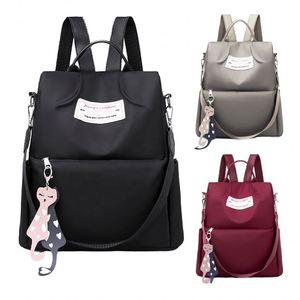Mochila femenina de neopreno con diseño exclusivo y logotipo personalizado. Gran capacidad, ideal para viajes de fin de semana. - Product Image 4