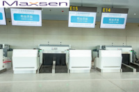Comptoirs de Check-in d'Aéroport Modernes Blancs Personnalisés Haut de Gamme Écologiques Durables, Bureaux de Récupération Bagages en Acier Inoxydable pour Écoles