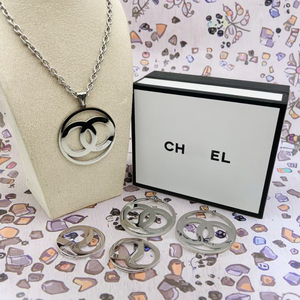 <span class=keywords><strong>Set</strong></span> Anting dan Kalung Wanita Gothic Berlapis Emas dari Baja Tahan Karat Merek Desainer, Anting Geometris Vintage Grosir. - Product Image 5