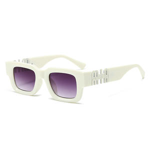 Gafas de sol para mujer con montura pequeña, protección UV400, montura completa de PC, tipo 3 lentes, YC8830-B5, tendencia en TikTok - Product Image 1
