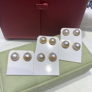 Pendientes de Perlas Mabe Mabei World, 12-13 mm, Chapados en Oro, Perlas Cultivadas Redondas, Engaste Clásico en Bisel para Mujer - Product Image 3