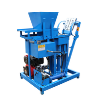 Petite machine à blocs de terre emboîtables
