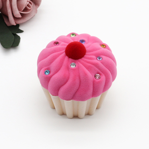 Boîte à bijoux en velours gâteau sophistiqué personnalisé avec emballage de bijoux floqué et belle boîte cadeau - Product Image 2