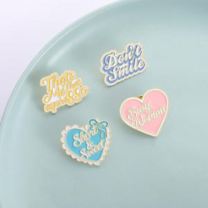 Creative <span class=keywords><strong>Sabrina</strong></span> Carpenter Chanson Broche Pop Musique Titre Alliage Badge Fans Cadeau Émail Pin - Product Image 1