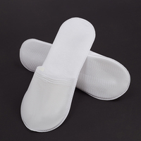 Pantoufles Hôtelières Jetables Confortables à Semelle Non Tissée Noire et Blanche, Écologiques et Fabriquées en Machine Directement d'Usine