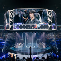Écran de diffusion en direct pour e-sport 7680Hz, écran incurvé COB LED avec animation pour les compétitions de jeu, expérience de visionnement immersive