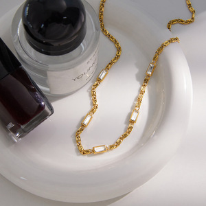 Modische Neueste 18k Vergoldete Edelstahl-Halskette Weiße Zirkon-Kette mit Quasten-Anhänger Lange Y-Kette Wasserdichte Halskette - Product Image 3