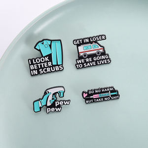 Sming Pins je regarde mieux dans Scrubs émail broches <span class=keywords><strong>Ambulance</strong></span> seringue médicale broche sac à dos revers Badge drô<span class=keywords><strong>le</strong></span> bijoux cadeau - Product Image 3