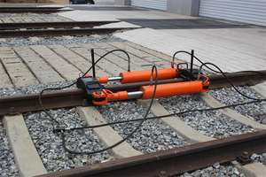 YLS-900I उत्कृष्ट गुणवत्ता रेलवे उपकरण रेल खींच खींचने की मशीन पंप स्टेशन के साथ चीन में किए गए - Product Image 6