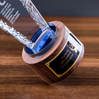 Médailles créatives personnalisées du trophée Aigle en cristal avec base en bois massif Trophée en cristal Toutes les occasions Sports Souvenir Cadeau plaques Trophée