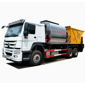 <span class=keywords><strong>Camion</strong></span> de Chipsealer synchrone HOWO <span class=keywords><strong>10</strong></span> roues 6X4 avec bitume 8m3 et réservoir de gravier 12m3 336HP à 371HP pulvérisation d'asphalte diesel - Product Image 1