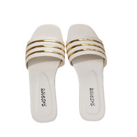 Chaussures pour femmes en gros - Sandales plates à enfiler tendance avec décorations métalliques polyvalentes et bout carré