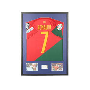 Cadre d'affichage du maillot de football 2026 Premium-Design noir avec zone de photo et d'autographe, parfait pour l'exposition de souvenirs de football - Product Image 2