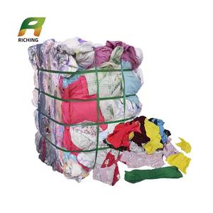 Tessuto di <span class=keywords><strong>seta</strong></span> di cotone scarti di stracci misti per seconda mano rifiuti tessili riciclaggio industriale asciugamani da bagno balle vestiti usati India - Product Image 4