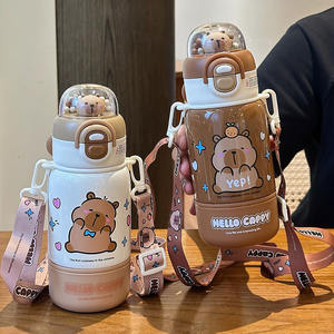 Bouteille d'eau isotherme Hello Cappy 500 ml avec double paille pour enfants, idéale pour l'école, avec sangle et motif ours - Product Image 1