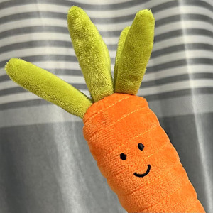 Creatieve Pluche Knuffel Groenten Wortel Sleutelhanger Zachte Plushie Gepersonaliseerde Merk Uitvoerbare Rugzak Decoratie - Product Image 4