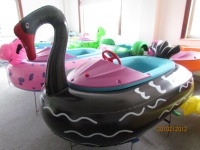 Cygne noir enfants moteur électrique batterie de bateau gonflable bateau gonflable flottant de bateau