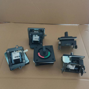 Manija de interruptor de alimentación FANUC para gabinete MATE 2P 220V con indicador rojo y verde - Product Image 1
