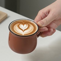 Mug à café en céramique vintage marron avec bord noir et glaçure brillante, idéal pour les cafés et la maison (vente en gros)