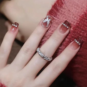 Nuevas uñas postizas populares al por mayor, cortas, en forma de T, con diseño de cereza y mariposa, con diamantes de imitación, uñas a presión desmontables. - Product Image 3