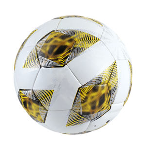 Balón de fútbol de PVC ligero impreso con logotipo personalizado cosido a máquina y unido térmicamente - Product Image 2