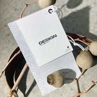 Étiquettes suspendues personnalisées avec logo pour vêtements - Étiquettes volantes en papier d'art doré imperméable avec cordon et œillet pour le branding de détail