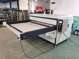 Presse à chaud pneumatique automatique 120*180cm, 1 face, 2 stations, pour housses de <span class=keywords><strong>couette</strong></span>, matelas, couvre-lits, tapis, tissus, pantalons et sweats à capuche - Product Image 2