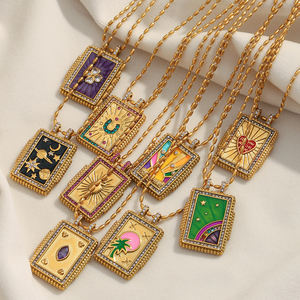 สร้อยคอจี้ไพ่ทาโรต์เคลือบสีสันสดใสจากดรีมโชว์ แฟชั่น ประดับเพชรซิร์คอน ชุบทองบนสแตนเลสสตีล ชุดเครื่องประดับ - Product Image 3