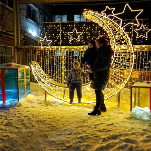 Lumière LED dorée à motif lune de Ramadan pour une ambiance festive de l'Aïd dans les hôtels, les jardins, les entrées de centres commerciaux et les places publiques - Product Image 1