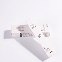 Boîte en carton blanc uni de petite taille, imprimée sur mesure, pour l'emballage de cadeaux cosmétiques