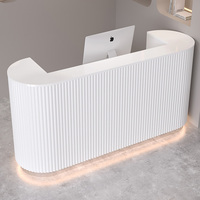 Petit salon de beauté blanc moderne de haute qualité Bureau de réception Salon de coiffure Clou en bois Personnaliser Spa Table avant rose