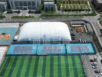 Nouvelle conception de tente de football gonflable, dôme d'air sportif, dômes d'air pour l'école, pratique et durable