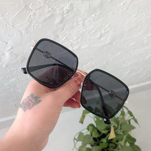 แว่นกันแดดทรงสี่เหลี่ยม G Brand รุ่น Unisex ป้องกันรังสียูวี 400 เลนส์อะคริลิก สีเขียวเข้ม สีเทาอ่อน สีเหลืองอ่อน สีชมพู สีเขียว ผลิตที่ไถโจว - Product Image 1