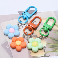 Gantungan Kunci Bunga Daisy PVC Baru, Aksesoris Tas Bunga Warna-warni Lucu, Gantungan Kunci Casing Earphone, Hiasan Ponsel