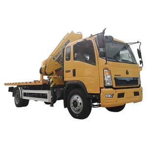 Camión Grúa de Plataforma Plana HOWO 4x2, Camión de Rescate de 5 Toneladas Sinotruck con Grúa de Brazo y Cargador - Product Image 1