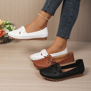 Mocassins plats blancs pour femmes grandes tailles, en cuir PU, légers, à enfiler, chaussures décontractées tendance avec nœud - Product Image 6