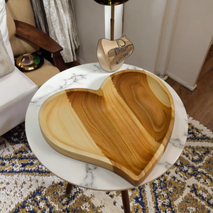 Plateau de service en bambou en forme de cœur pour la cuisine ou le salon. - Product Image 6