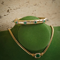 Ensemble de bracelet rétro en or jaune 18 carats vintage fait à la main bijoux haut de gamme avec émeraude naturelle de style italien brossé pour femmes