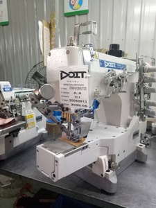 Machine à coudre interlock à cylindre pour T-shirts, modèle DT 600-01CB/EUT/DD, avec fonction de couture et de surjet pour la bordure du col - Product Image 3