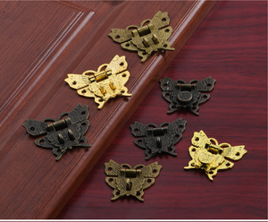 Loquet de porte minimaliste en alliage de zinc avec verrouillage à pression durable pour cuisine, salle de bain, appartement - Installation facile - Product Image 4