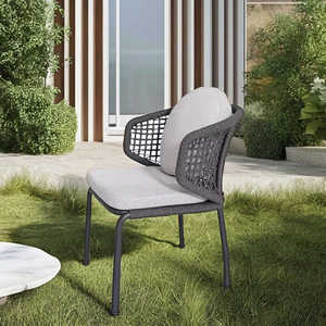 Set Moderno di Tavolo <span class=keywords><strong>e</strong></span> <span class=keywords><strong>Sedie</strong></span> da Pranzo in Rattan per Esterni con Design Impilabile <span class=keywords><strong>e</strong></span> Leggero, Cuscini Impermeabili per Uso Esterno Duraturo - Product Image 4