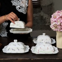 Plat à beurre en céramique de style français, motif floral vintage peint à la main, avec couvercle, 19,5x16,6x1,8cm ; Plateau à fromage pour le thé de l'après-midi