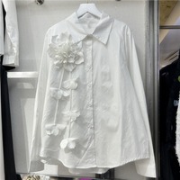 Chemisier blanc automne 2026 en gros, motif floral 3D, style chic français, applique Dahlia sculpturale, chemise à manches longues pour femme, haut de créateur unique