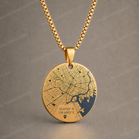 Collier pendentif carte personnalisée avec coordonnées de ville, bijou souvenir de voyage pour couple, design de localisation personnalisé