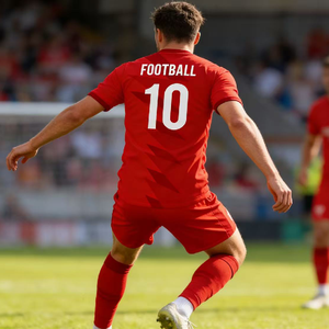 Camiseta de Fútbol Personalizada con Número y Logotipo, Color Rojo, Duradera, de Secado Rápido, Uniforme de Fútbol - Product Image 3